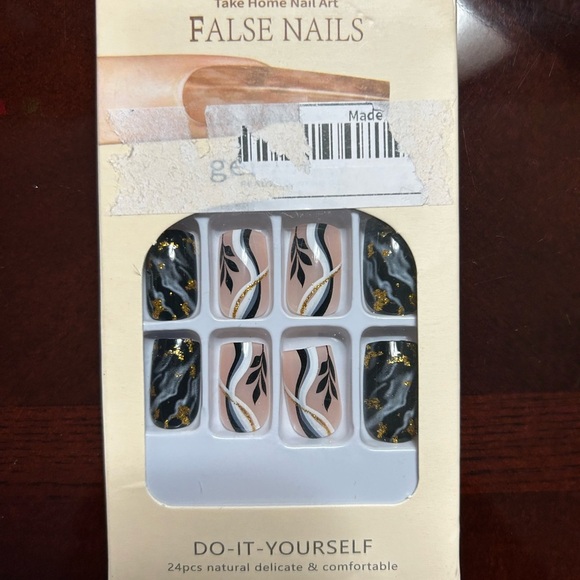 ✨HP✨24pcs Short Square Leaf Print Chic Swirl Gold Foil Full Cover Fake Nail Kit - Picture 2 of 3